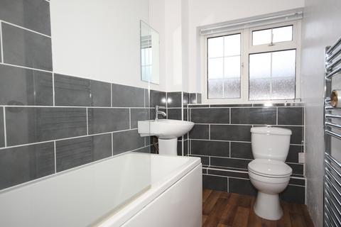 2 bedroom flat for sale, Midhope Road, Woking GU22