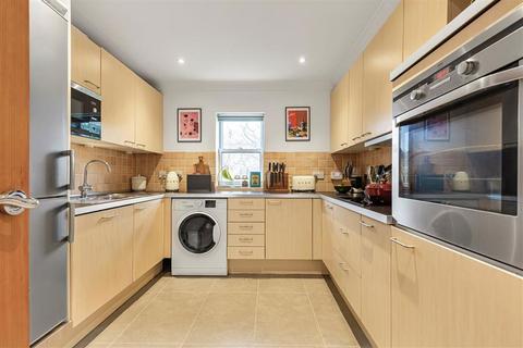 2 bedroom flat for sale, Keble Place, London SW13