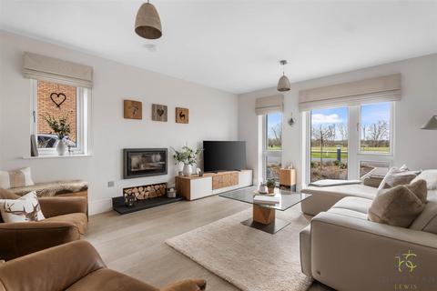 4 bedroom detached house for sale, Muntjac Drive, Stratford-upon-avon CV37