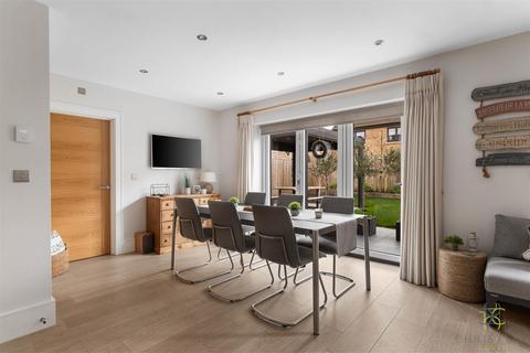 4 bedroom detached house for sale, Muntjac Drive, Stratford-upon-avon CV37