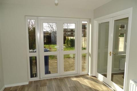 3 bedroom terraced house to rent, Wintringham Rd, St. Neots. PE19 1NX