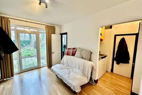 Semi detached house to rent, 64 Station Road,