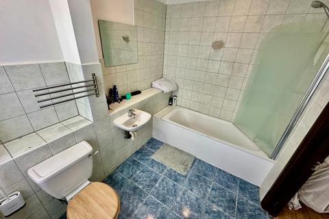 Semi detached house to rent, 64 Station Road,