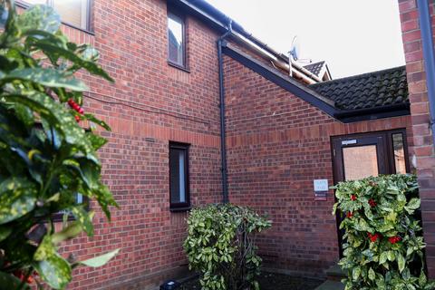 2 bedroom flat for sale, Oakley Close, Grays RM20