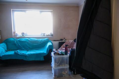 2 bedroom flat for sale, Oakley Close, Grays RM20