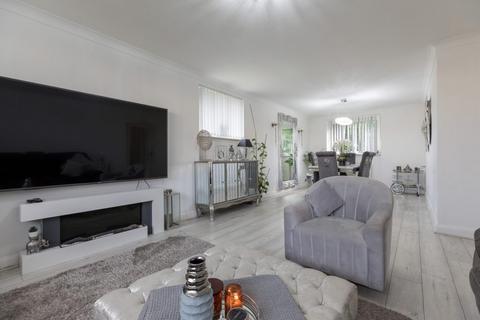 3 bedroom flat for sale, Castleton Court, Castleton Drive, Newton Mearns