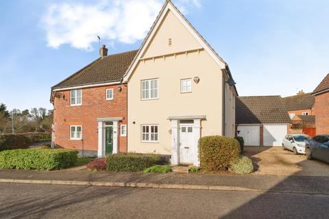 Neil Avenue, Holt