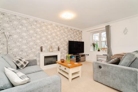 3 bedroom end of terrace house for sale, Neil Avenue, Holt