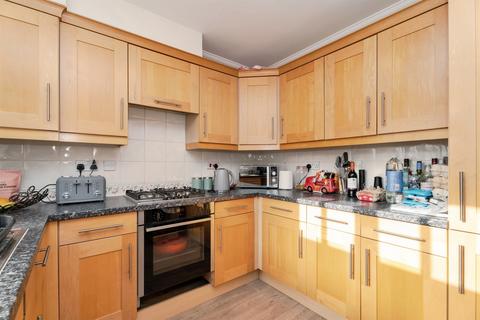 3 bedroom end of terrace house for sale, Neil Avenue, Holt