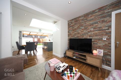 3 bedroom semi-detached house for sale, Durham Road, Luton, Bedfordshire, LU2