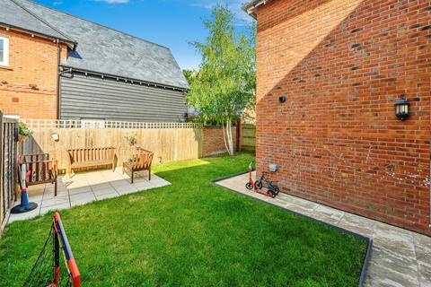3 bedroom semi-detached house for sale, Farm End, HEMEL HEMPSTEAD