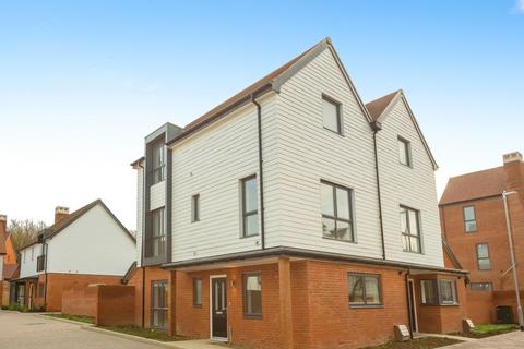 3 bedroom semi-detached house for sale, Chilmington Rise, Great Chart, Ashford