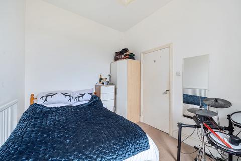 2 bedroom flat to rent, Elgin Avenue Maida Vale W9