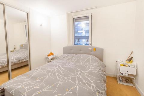 1 bedroom apartment to rent, Cardinal Building, Station Approach, Hayes. UB3 4FD.