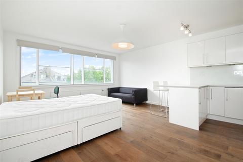 Studio to rent, Belsize Grove, London, NW3
