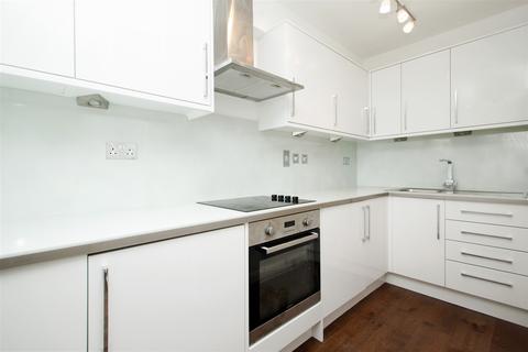 Studio to rent, Belsize Grove, London, NW3
