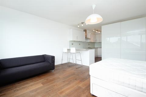 Studio to rent, Belsize Grove, London, NW3