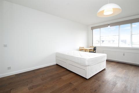 Studio to rent, Belsize Grove, London, NW3