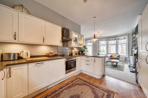 2 bedroom flat for sale, Tarbert Road, East Dulwich, London, SE22