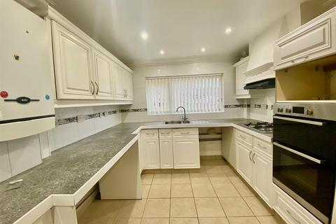 3 bedroom end of terrace house for sale, Fellowes Gardens, Peterborough