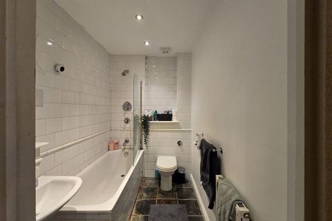 1 bedroom flat for sale, Flat 6 Regatta Point, 1 Manilla Street, Canary Wharf, London, E14 8JZ