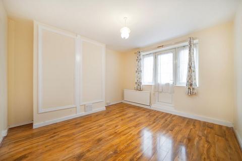 4 bedroom flat to rent, Pembury Road, London E5