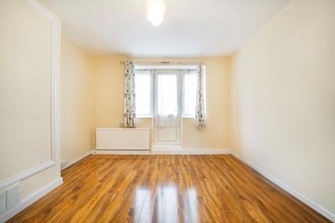 4 bedroom flat to rent, Pembury Road, London E5