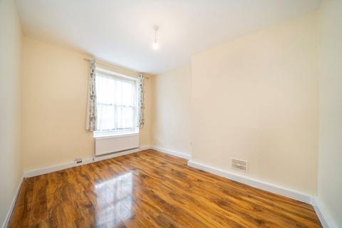 4 bedroom flat to rent, Pembury Road, London E5