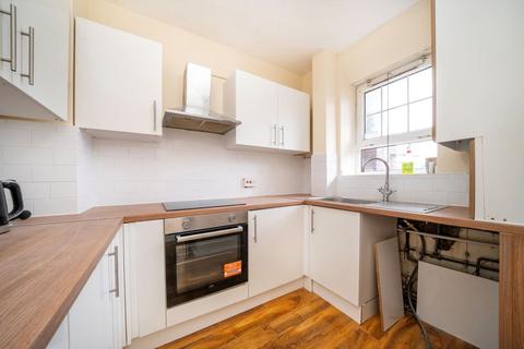 4 bedroom flat to rent, Pembury Road, London E5