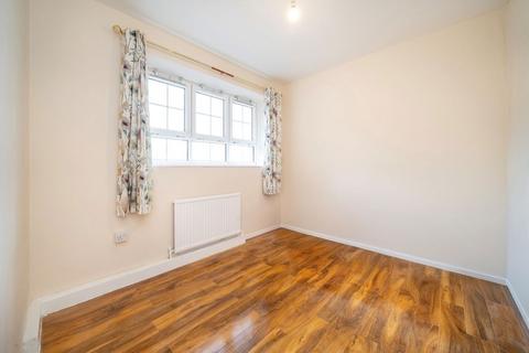 4 bedroom flat to rent, Pembury Road, London E5