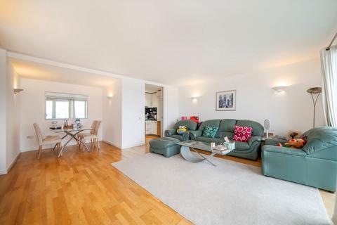 2 bedroom flat to rent, Fairmont Avenue, London E14