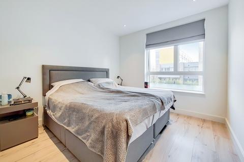 2 bedroom flat for sale, Lang Court, Smithfield Square, High Street