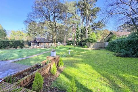 undefined, Laurel Drive, Broadstone