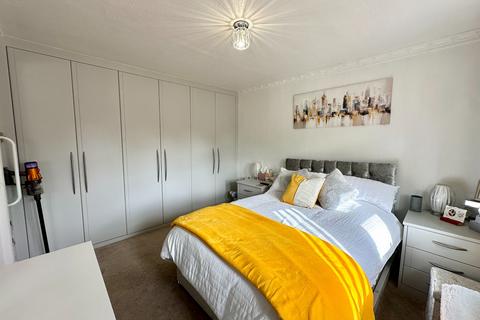 2 bedroom maisonette for sale, Woden Road South, Wednesbury WS10