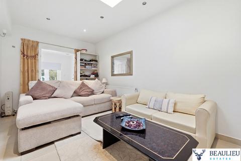 6 bedroom end of terrace house for sale, South Woodford E18