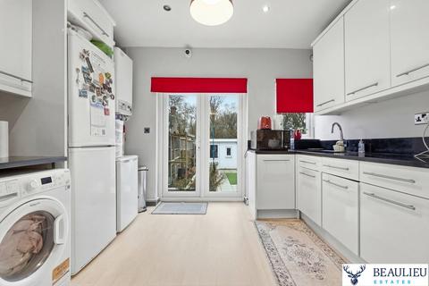 6 bedroom end of terrace house for sale, South Woodford E18