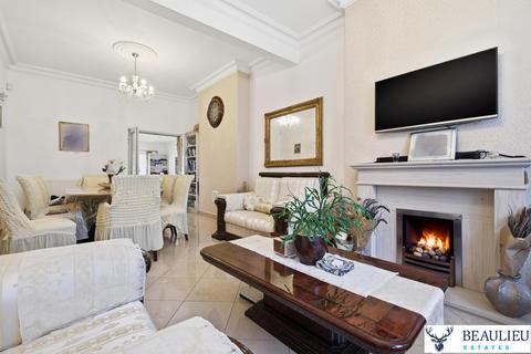 6 bedroom end of terrace house for sale, South Woodford E18