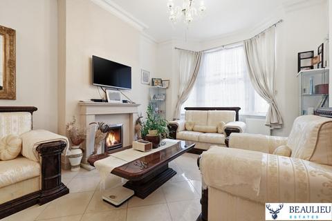 6 bedroom end of terrace house for sale, South Woodford E18
