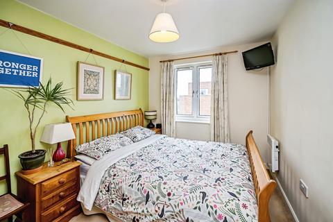 2 bedroom flat for sale, Mill Street, Slough
