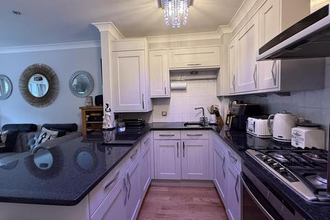 2 bedroom flat for sale, Alpine Road, Ventnor