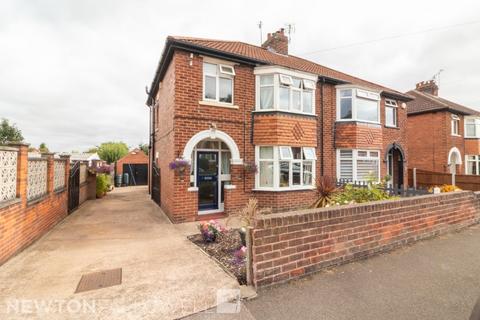 3 bedroom semi-detached house to rent, Harewood Avenue, Retford DN22