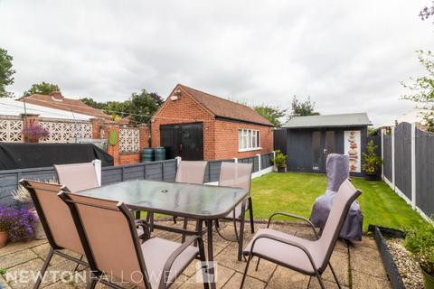 3 bedroom semi-detached house to rent, Harewood Avenue, Retford DN22
