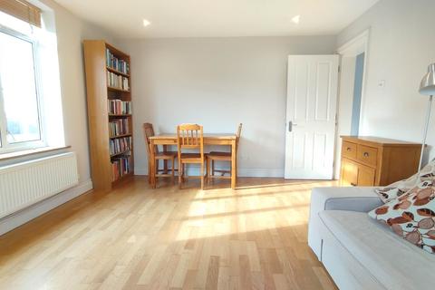 2 bedroom flat to rent, Wat Tyler Road