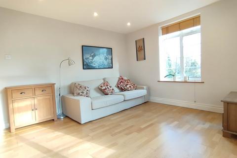 2 bedroom flat to rent, Wat Tyler Road