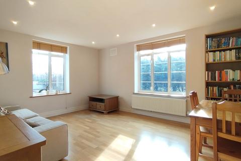 2 bedroom flat to rent, Wat Tyler Road