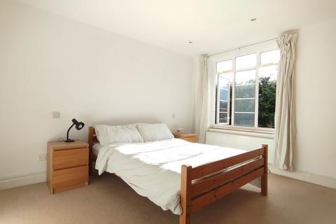 2 bedroom flat to rent, Wat Tyler Road