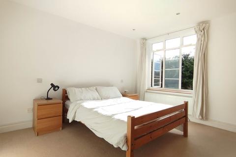 2 bedroom flat to rent, Wat Tyler Road