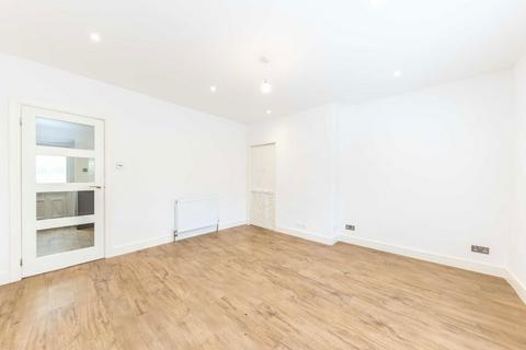 undefined, Kings Farm Avenue, Richmond TW10