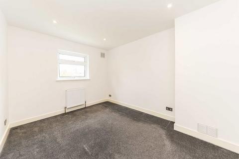 undefined, Kings Farm Avenue, Richmond TW10