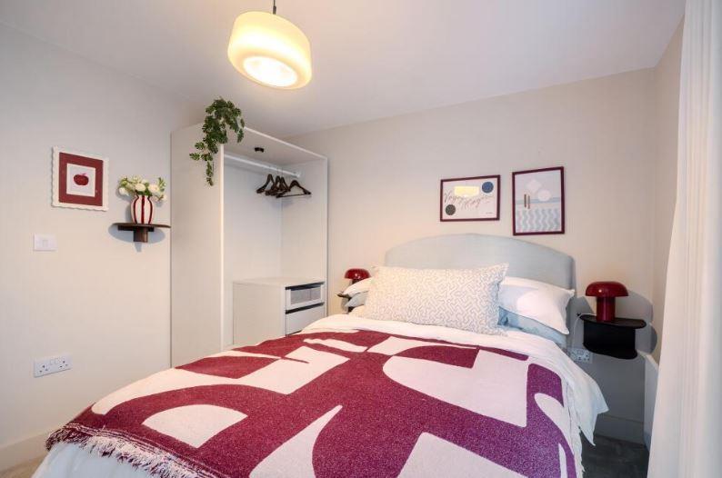 Bedroom.JPG